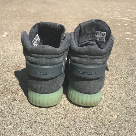 Grey Adidas shoes - Picture 3 of 4